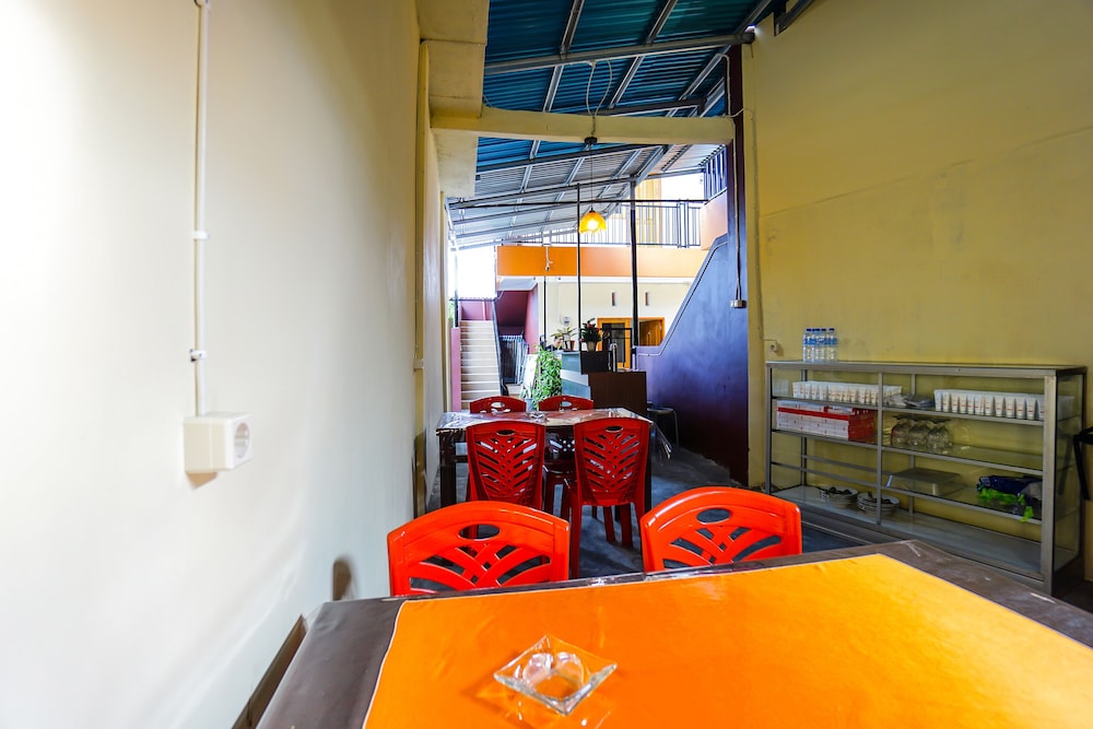 A2b Residence by OYO Rooms