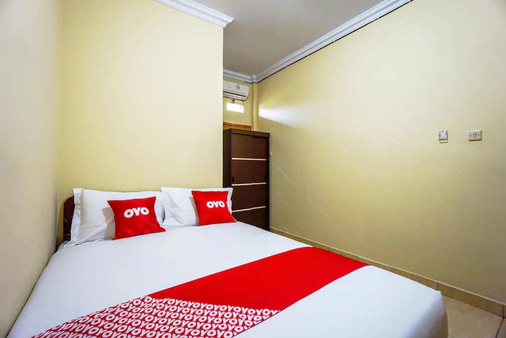 A2b Residence by OYO Rooms