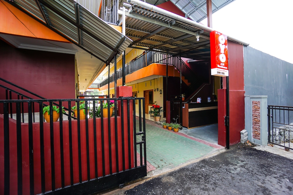 A2b Residence by OYO Rooms