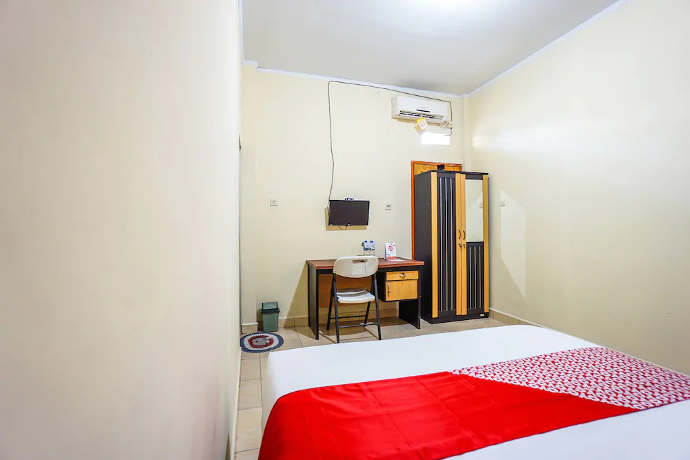 A2b Residence by OYO Rooms