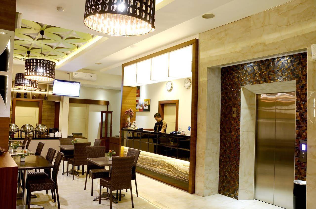 Biz Boulevard Hotel