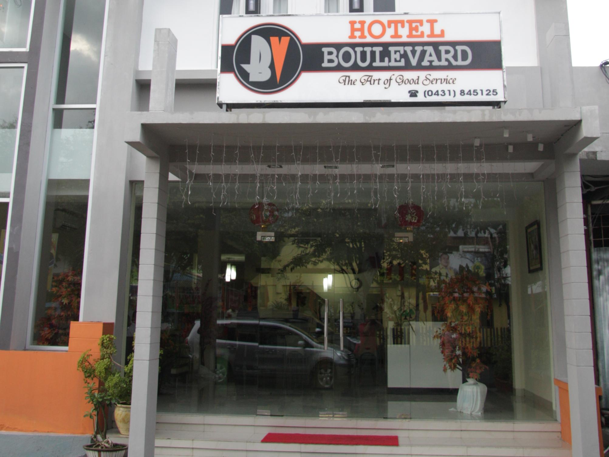 Boulevard Hotel