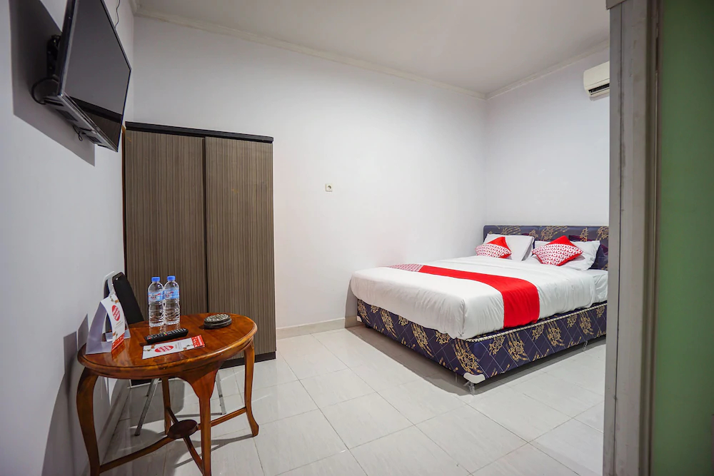Bs Residence by OYO Rooms