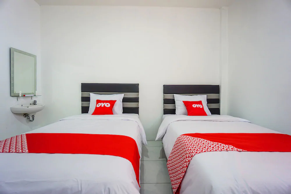 Edward Residence Malalayang by OYO Rooms