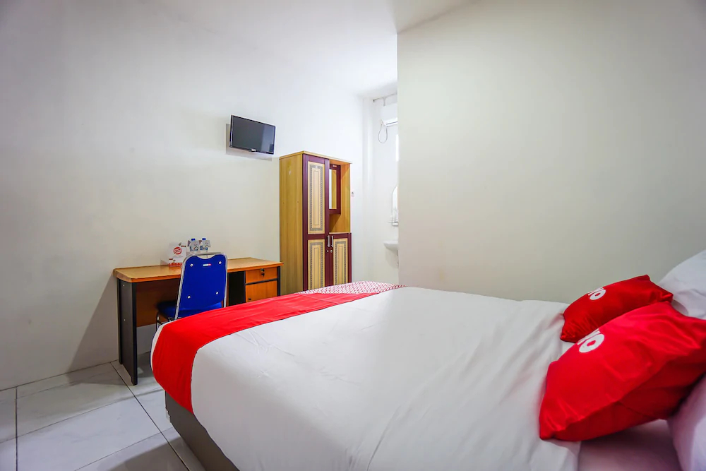 Edward Residence Malalayang by OYO Rooms