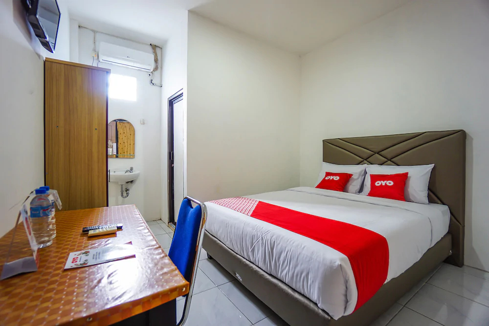 Edward Residence Malalayang by OYO Rooms