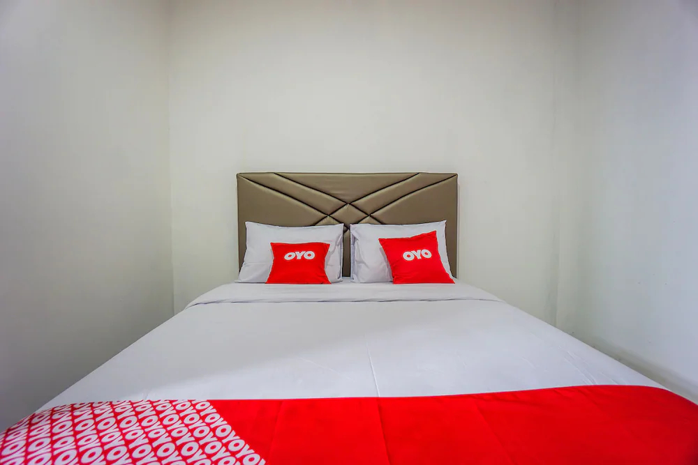 Edward Residence Malalayang by OYO Rooms
