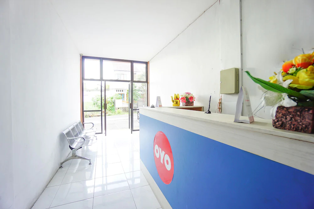 Edward Residence Malalayang by OYO Rooms
