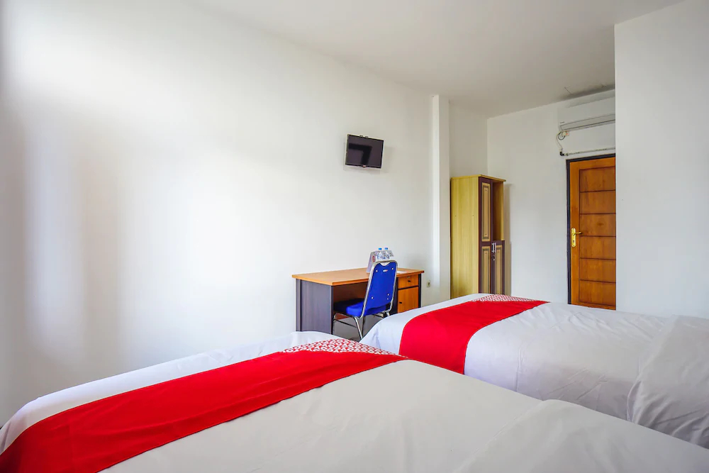 Edward Residence Malalayang by OYO Rooms