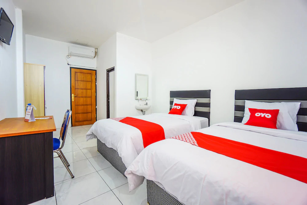 Edward Residence Malalayang by OYO Rooms