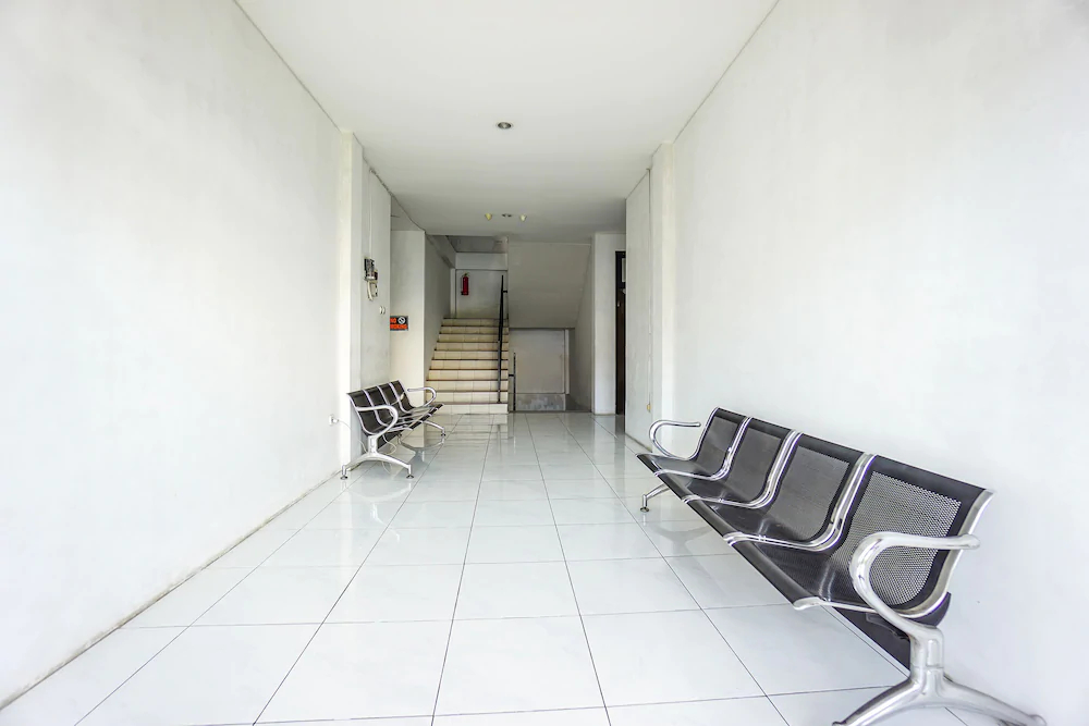Edward Residence Malalayang by OYO Rooms