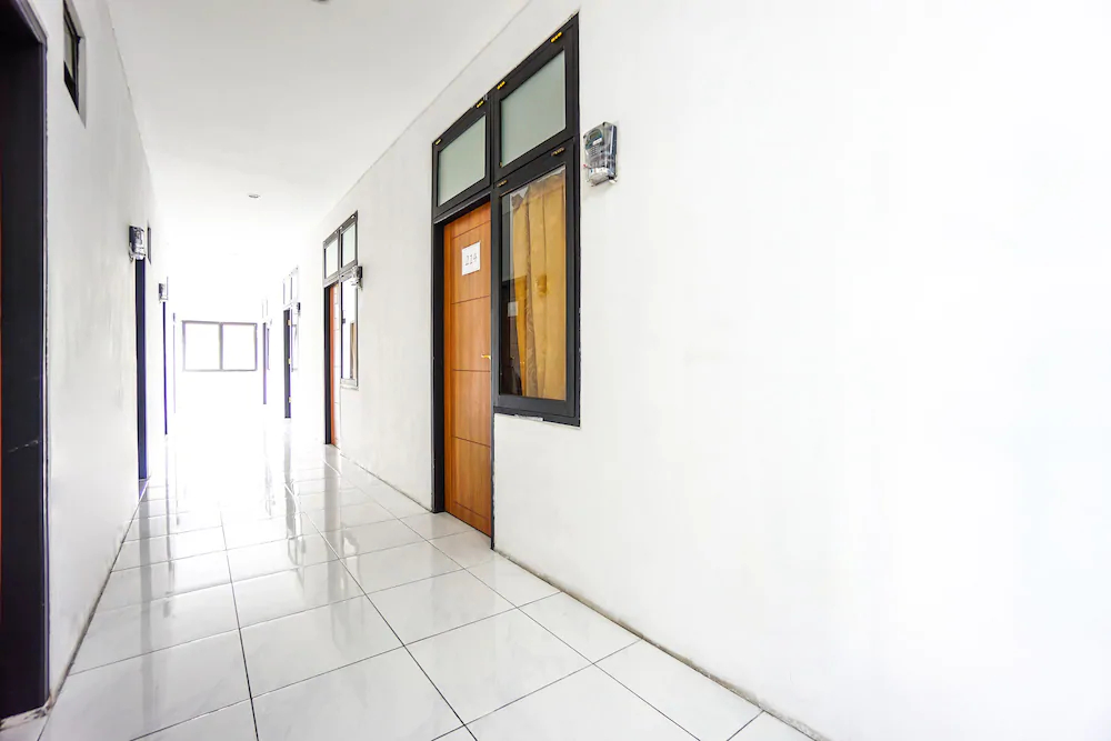 Edward Residence Malalayang by OYO Rooms