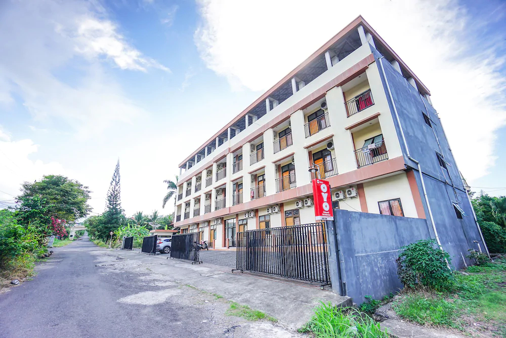 Edward Residence Malalayang by OYO Rooms