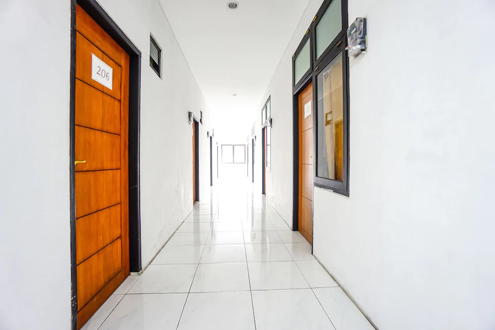 Edward Residence Malalayang by OYO Rooms