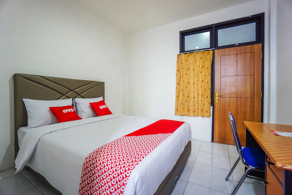 Edward Residence Malalayang by OYO Rooms
