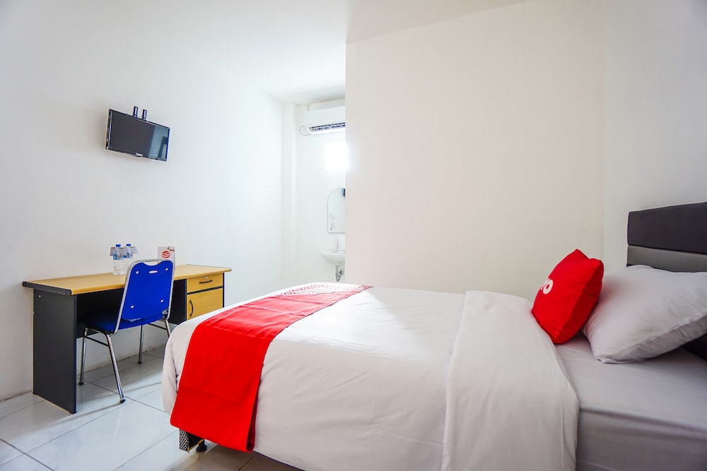 Edward Residence Malalayang by OYO Rooms