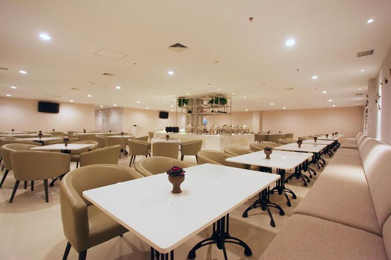 Grand Whiz Megamas Manado