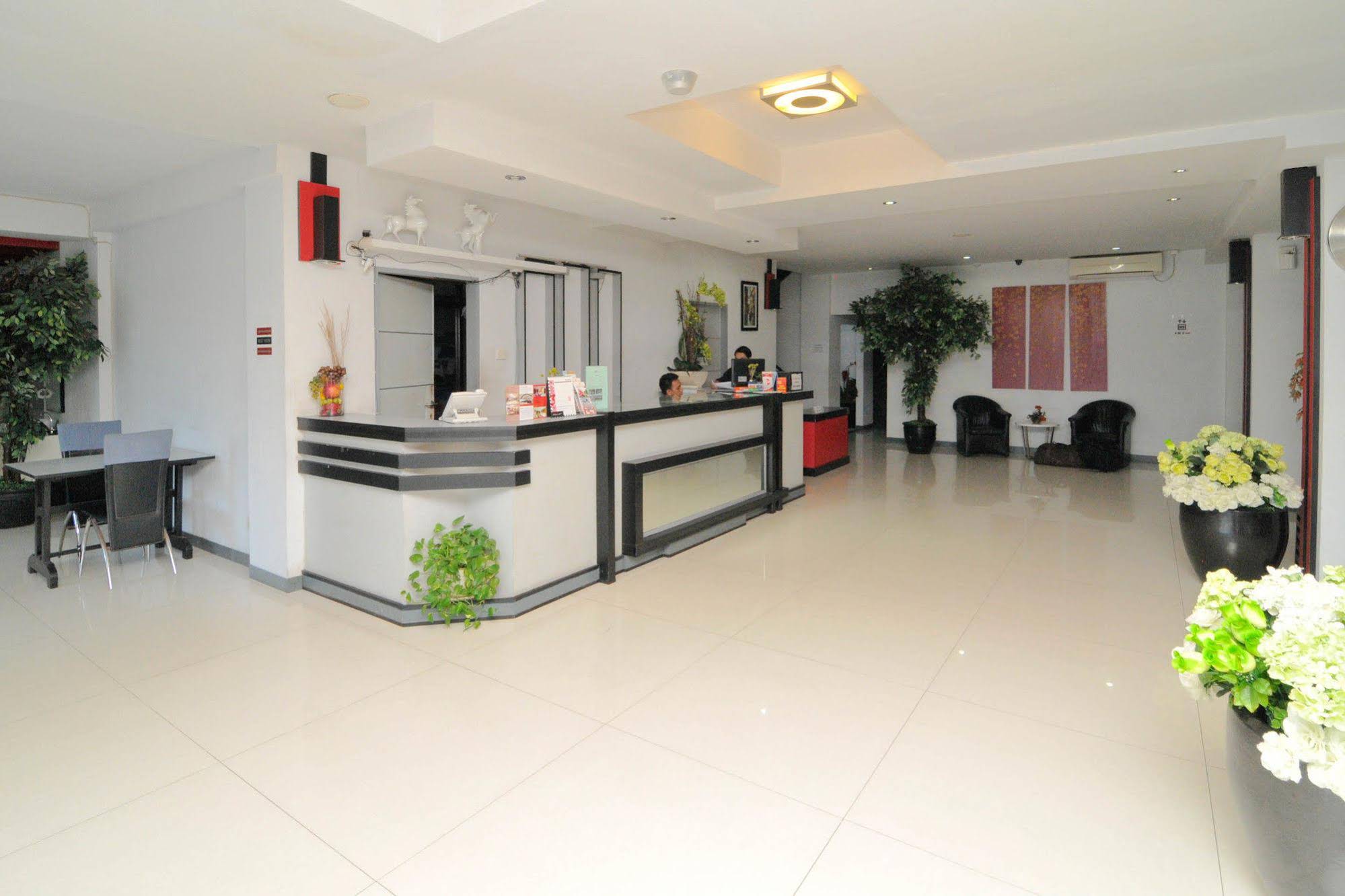 Hotel Prince Boulevard by Airy