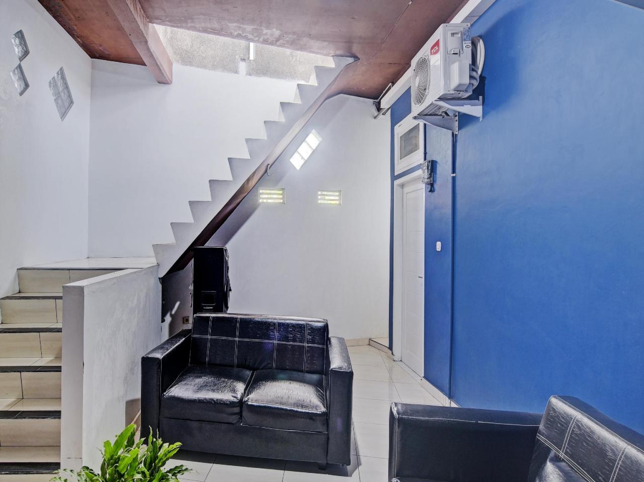 Joqueen Rooms by OYO Rooms