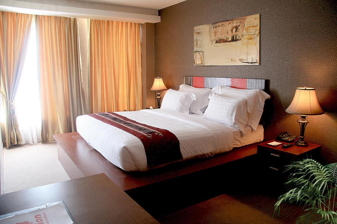 Lion Hotel & Plaza