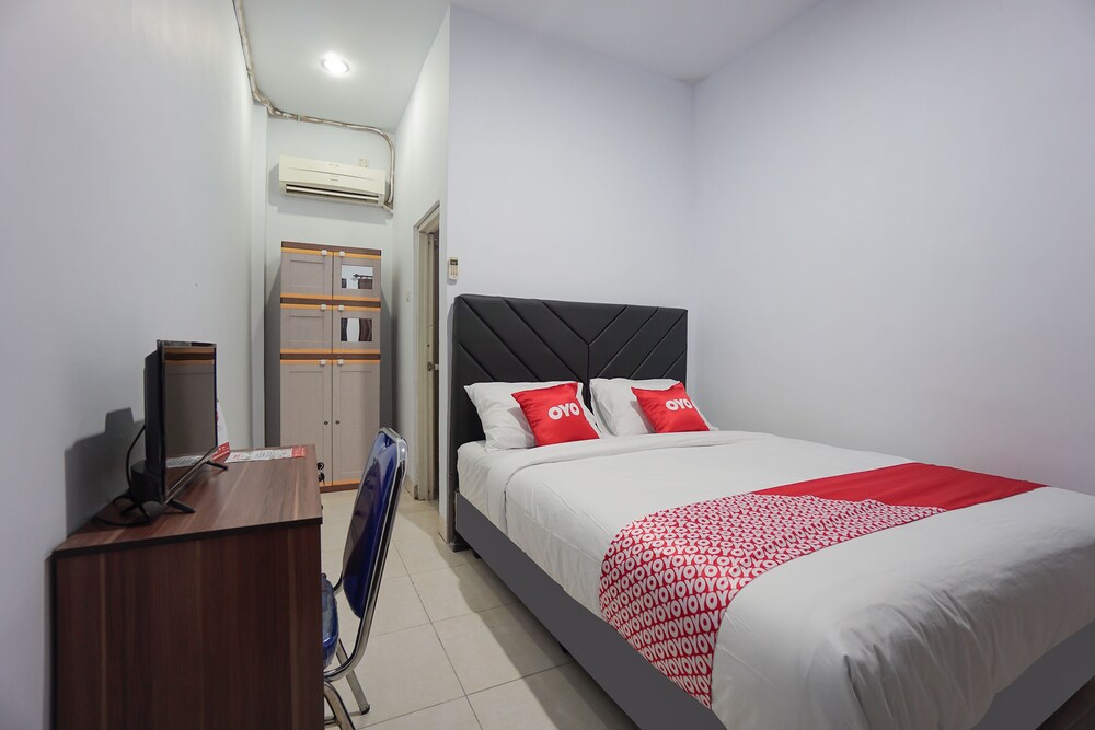 Putri Kesia Rooms by OYO Rooms