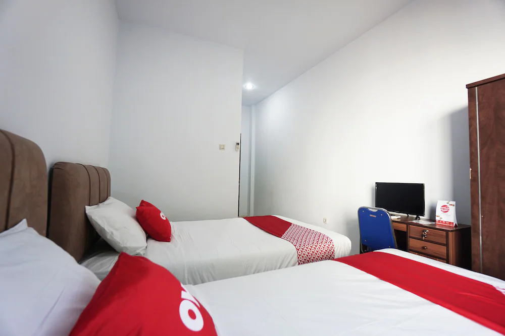 Putri Kesia Rooms by OYO Rooms