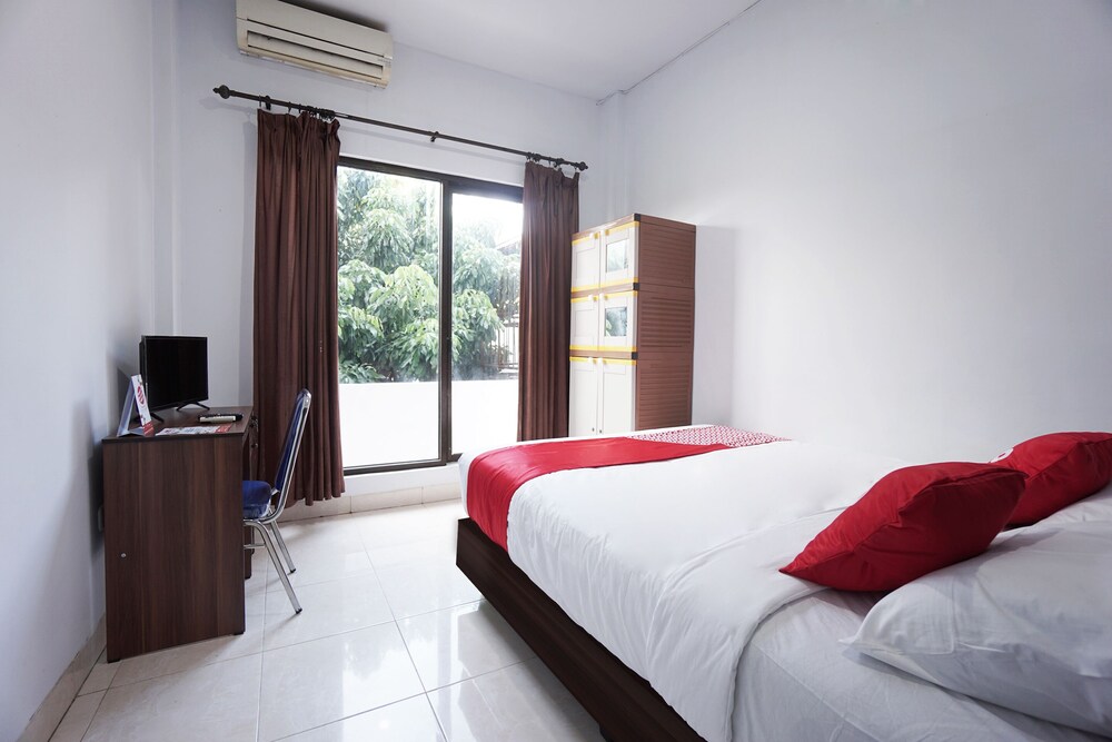 Putri Kesia Rooms by OYO Rooms