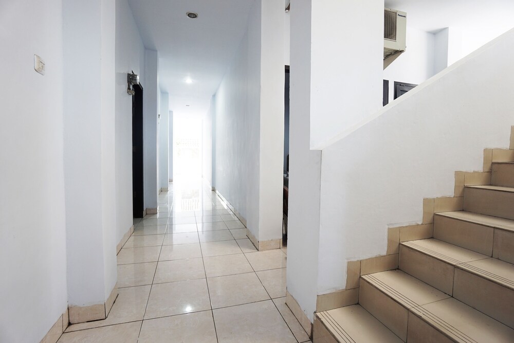 Putri Kesia Rooms by OYO Rooms