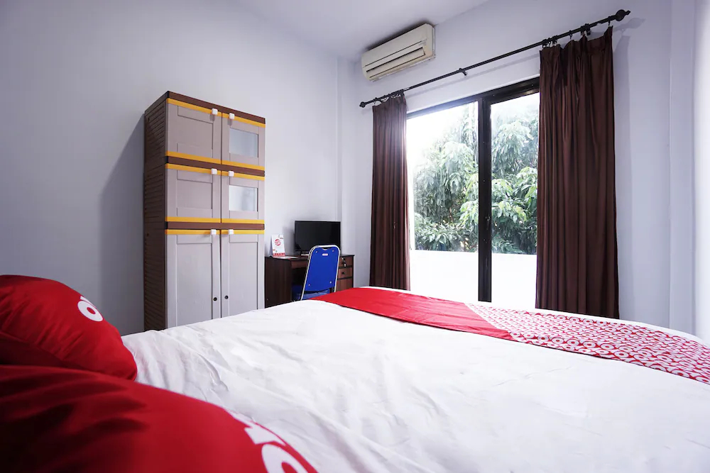Putri Kesia Rooms by OYO Rooms
