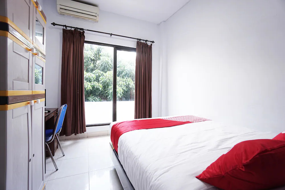 Putri Kesia Rooms by OYO Rooms