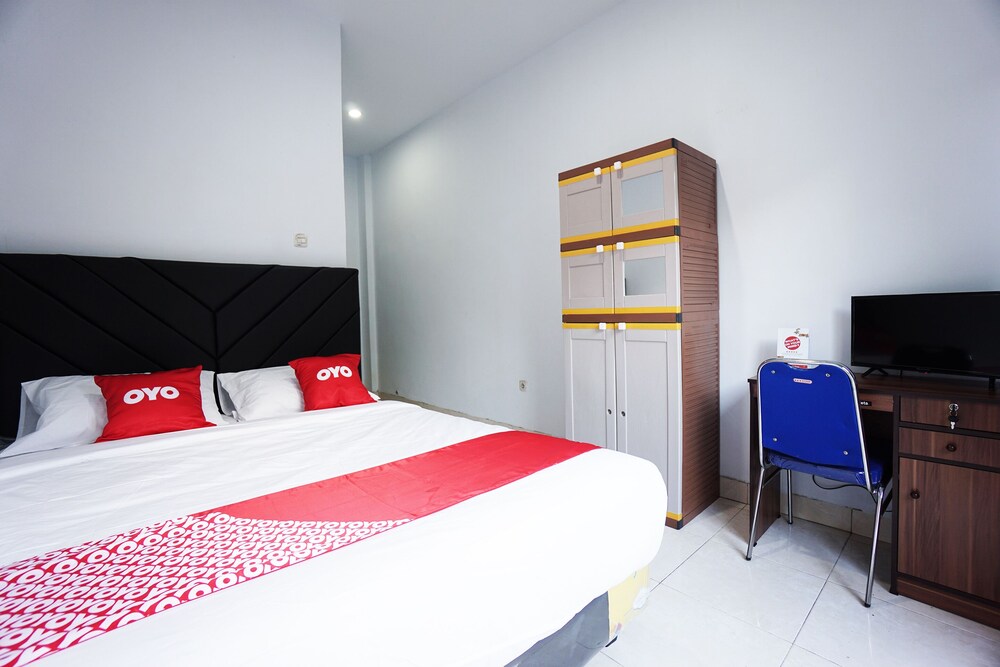 Putri Kesia Rooms by OYO Rooms
