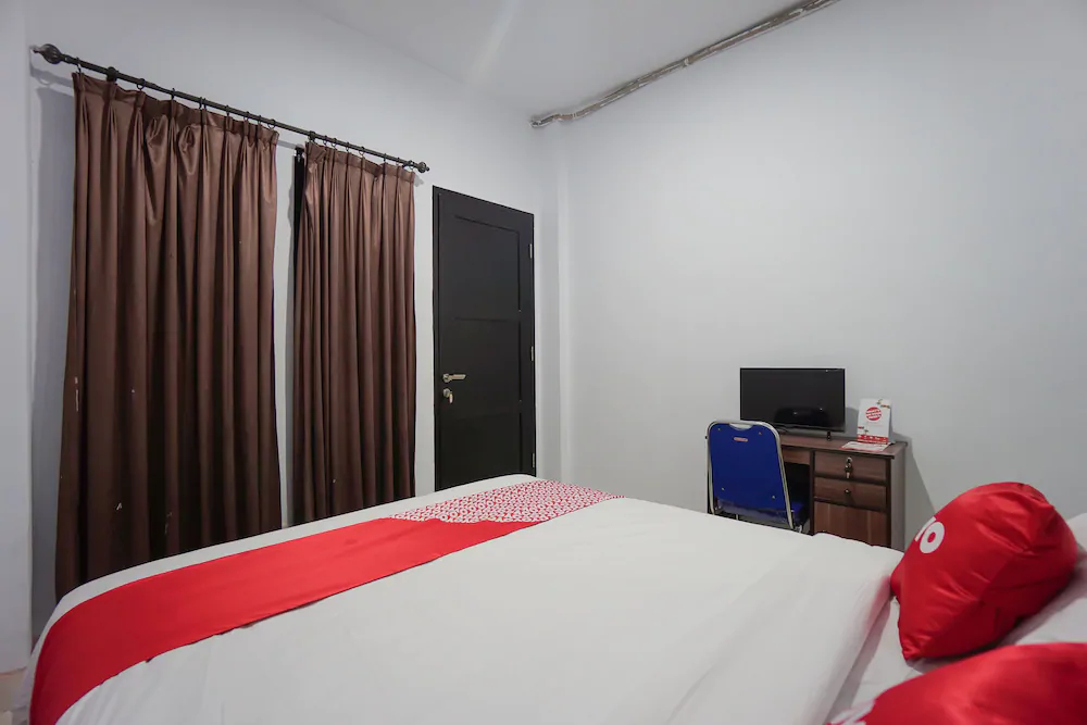 Putri Kesia Rooms by OYO Rooms
