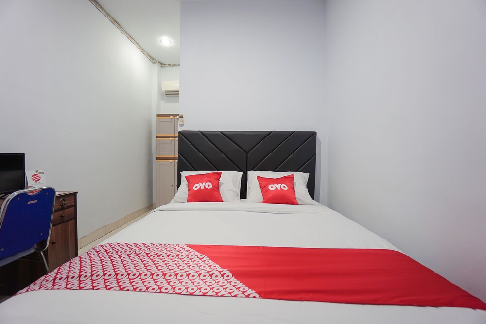 Putri Kesia Rooms by OYO Rooms
