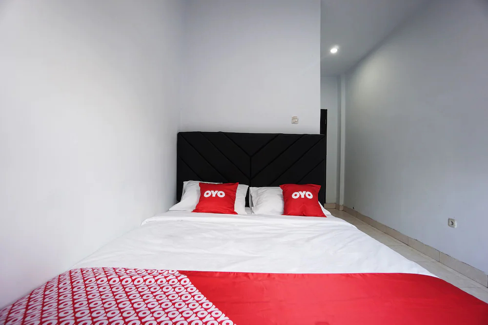 Putri Kesia Rooms by OYO Rooms