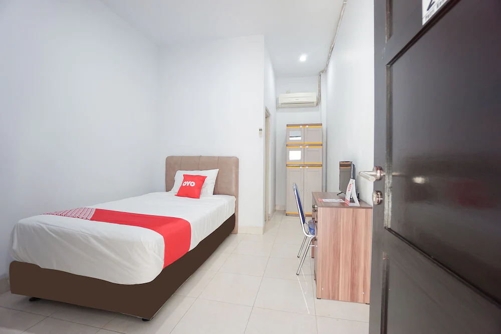 Putri Kesia Rooms by OYO Rooms