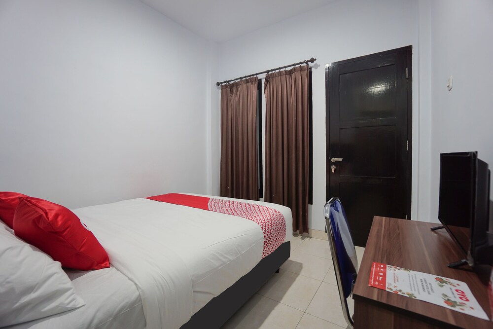 Putri Kesia Rooms by OYO Rooms