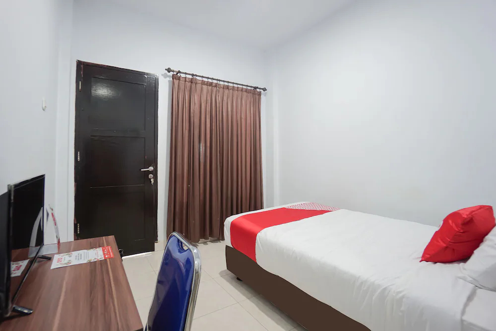 Putri Kesia Rooms by OYO Rooms