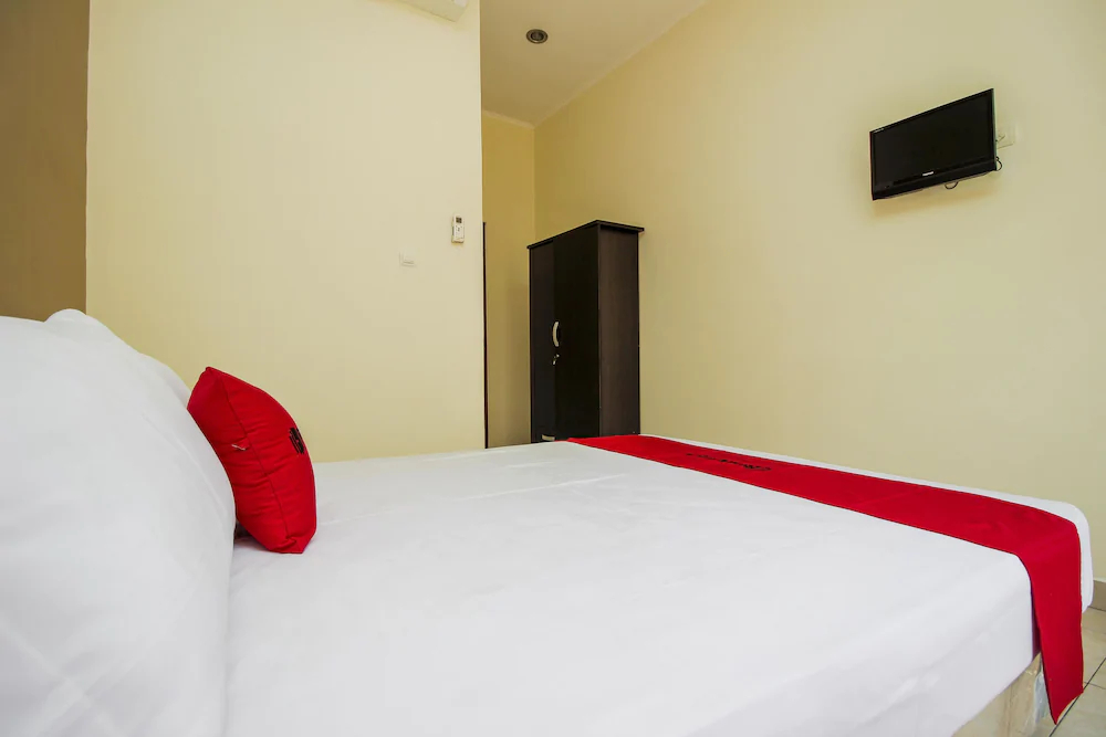 RedDoorz Near RSUP Prof. Kandou Manado