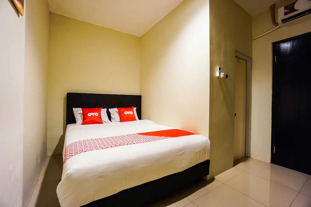 Rid's Hotel by OYO