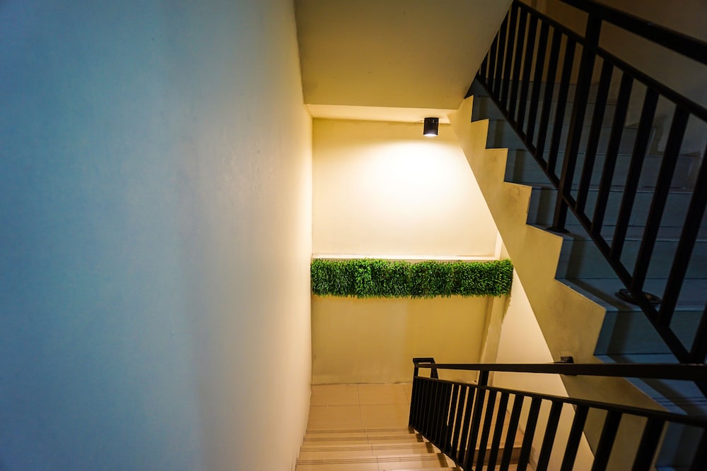 Rid's Hotel by OYO