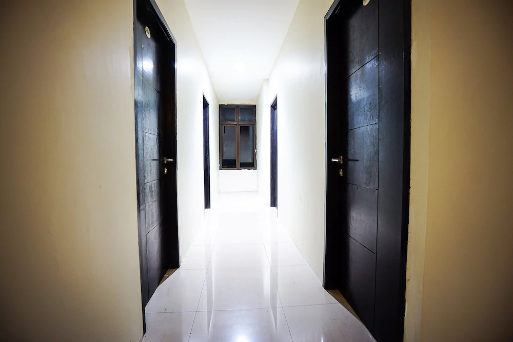 Rid's Hotel by OYO