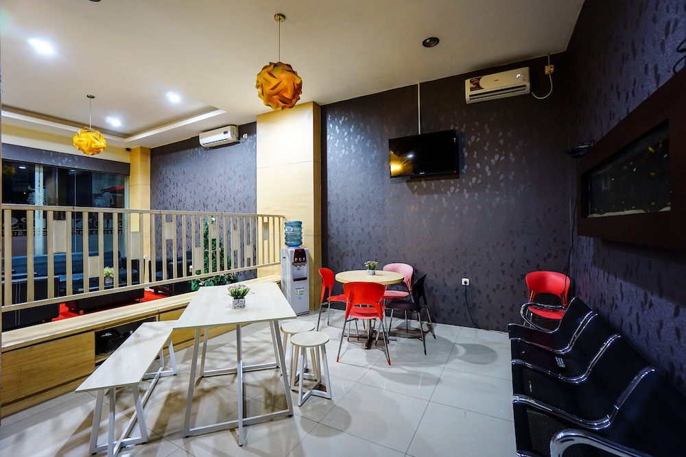 Rid's Hotel by OYO