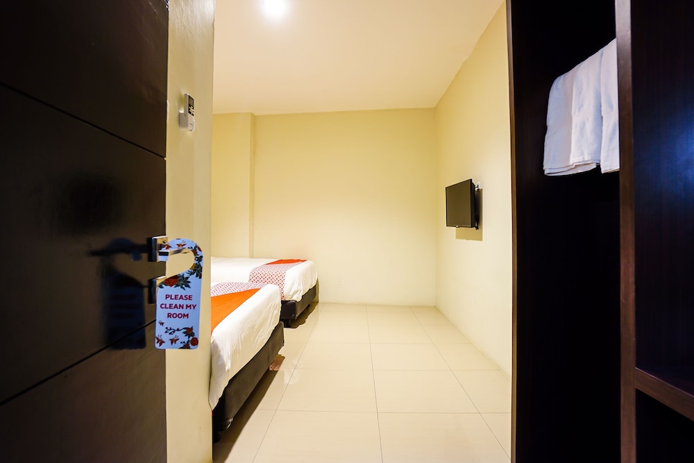 Rid's Hotel by OYO