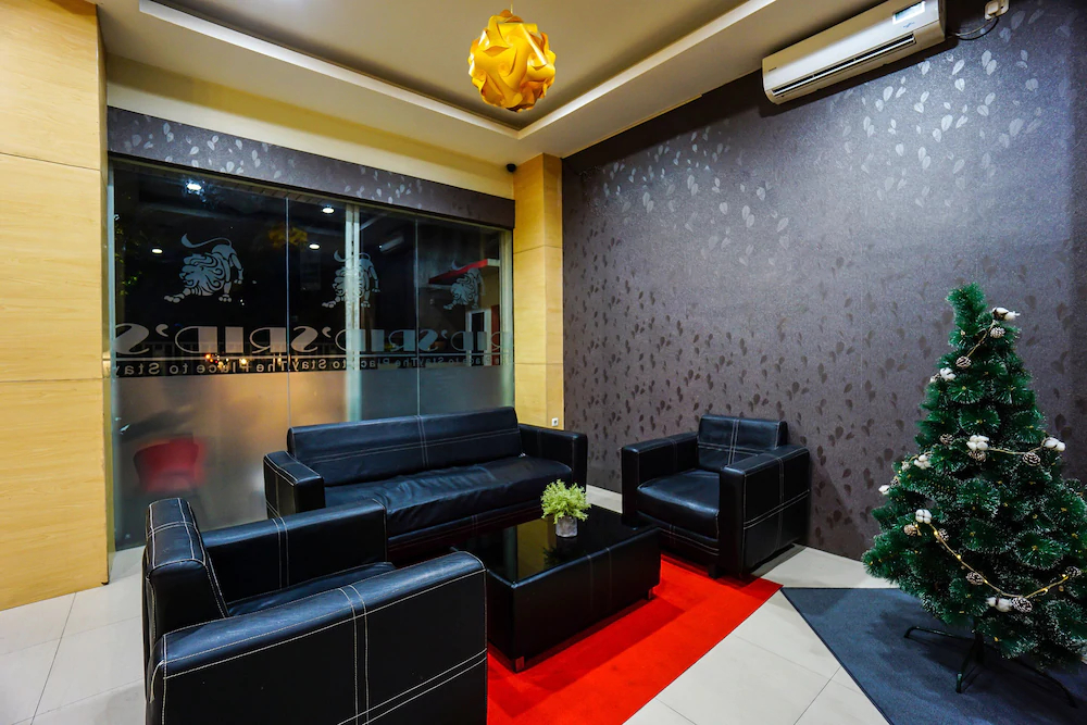 Rid's Hotel by OYO