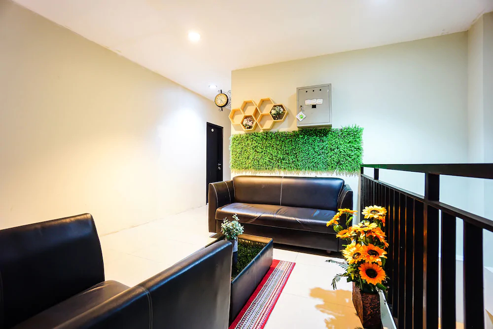 Rid's Hotel by OYO