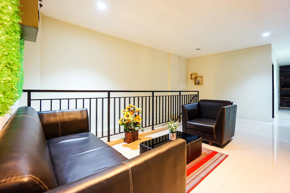 Rid's Hotel by OYO