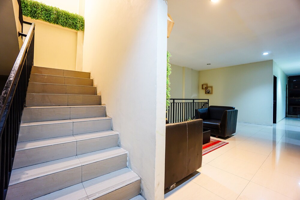 Rid's Hotel by OYO