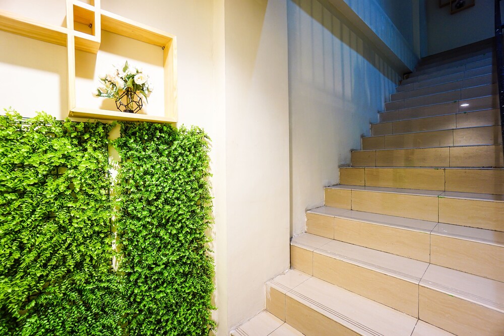 Rid's Hotel by OYO