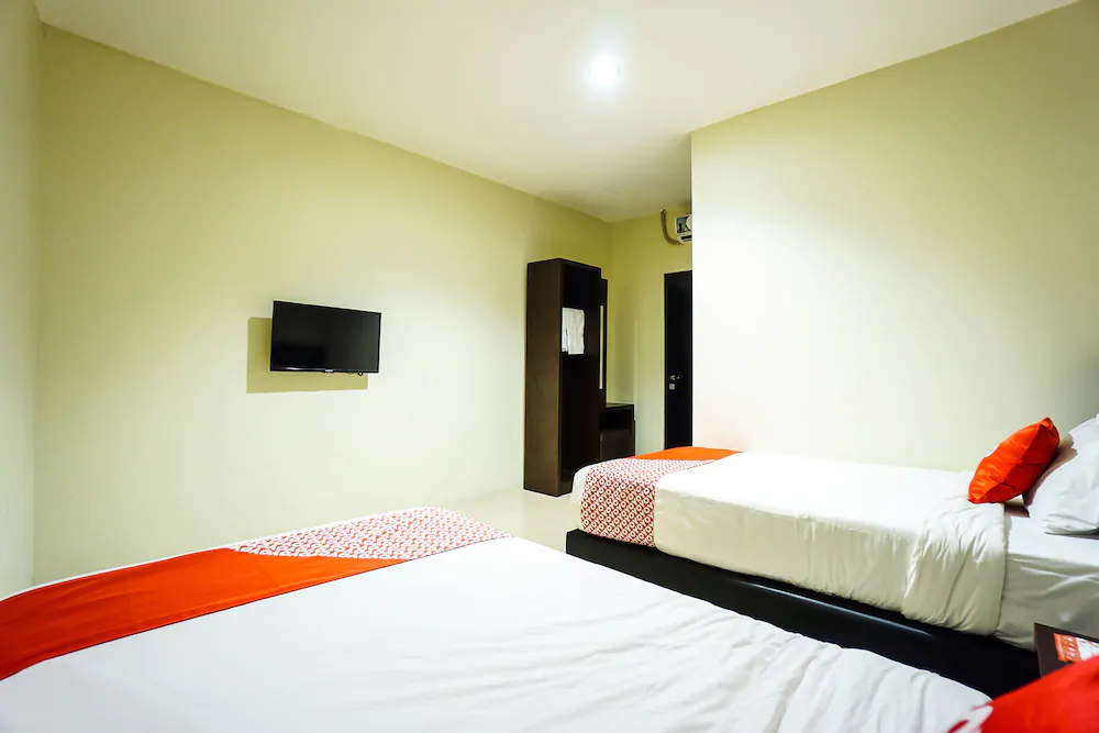 Rid's Hotel by OYO