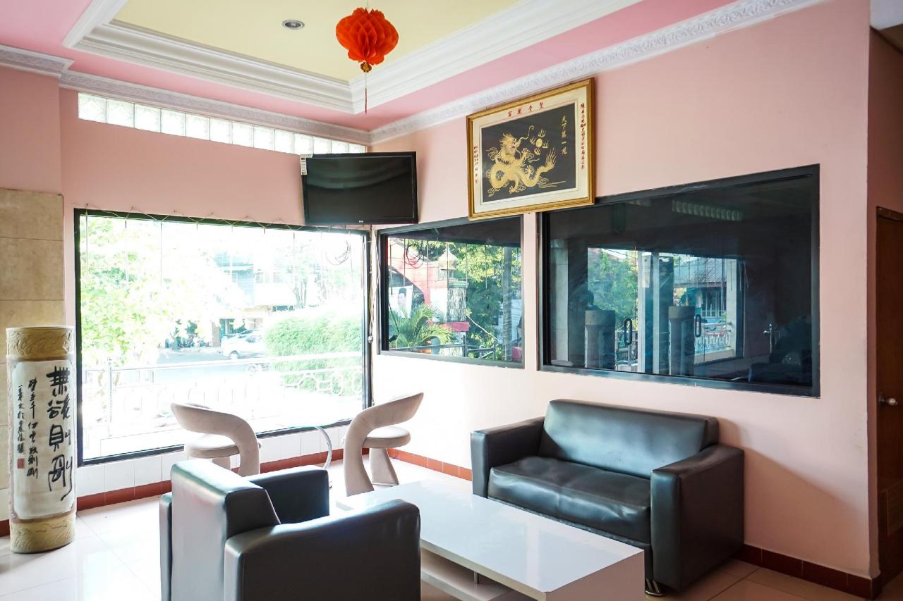 Riverside Hotel